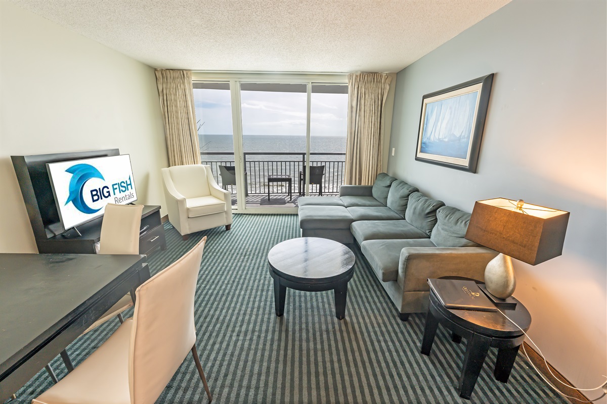 Amazing Living Room with Stunning Views🌊☀️
