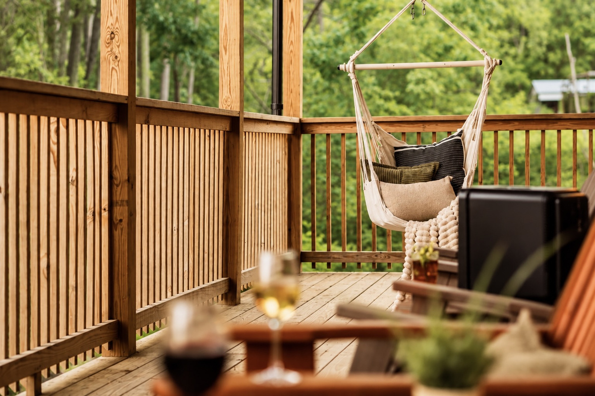 Curl up in the swinging rope seat with a pile of pillows and leaves rustling.