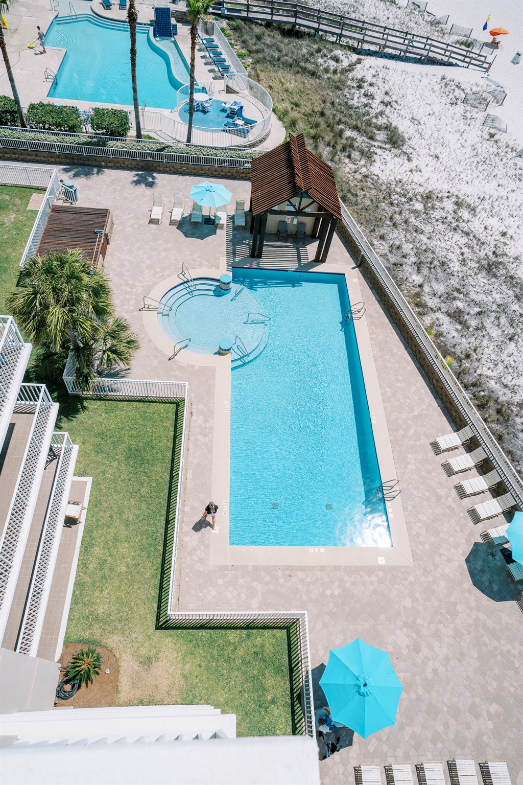 Outdoor pool beckons from the 7th floor balcony 💦