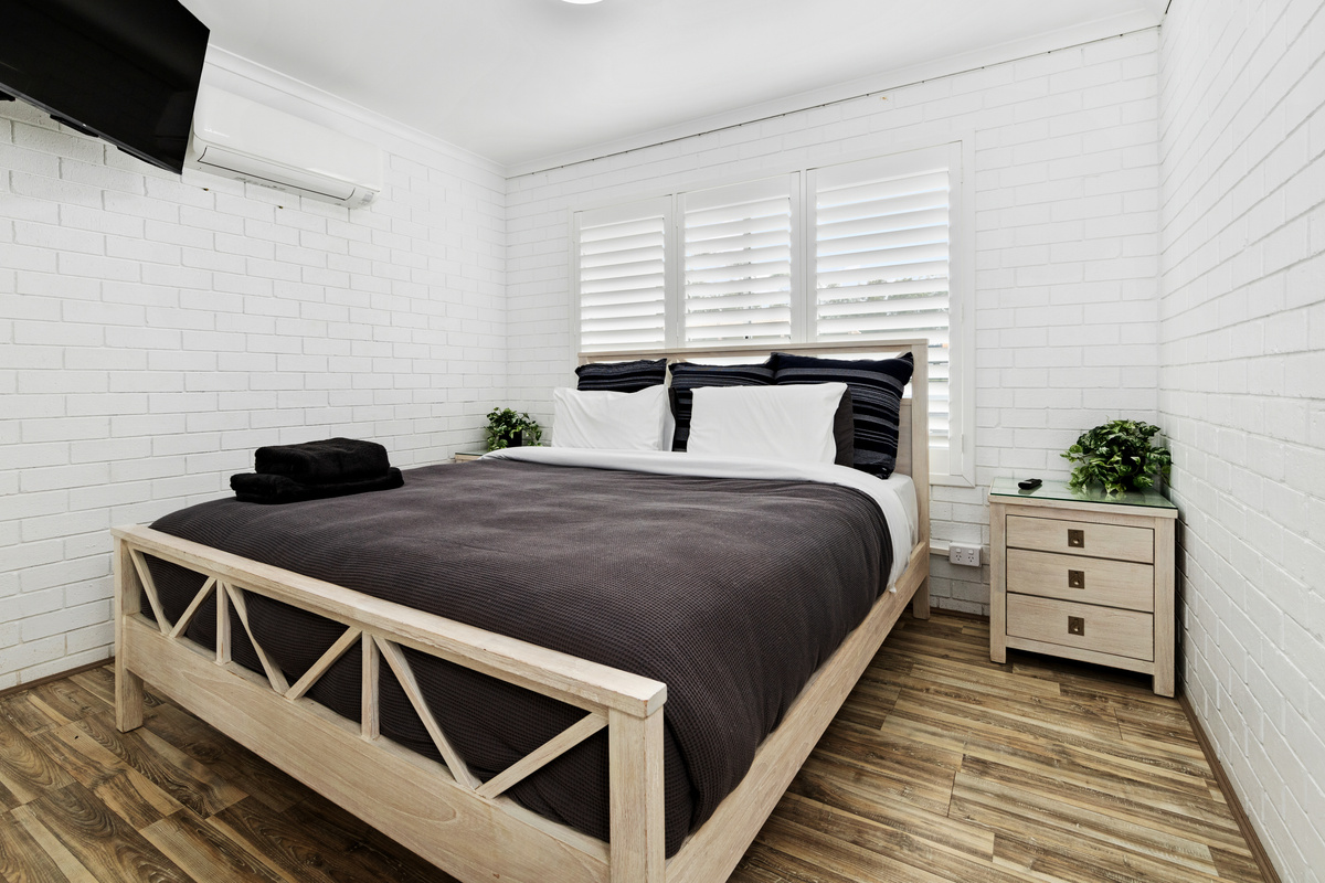 This downstairs king bedroom gives Skye’s Beach House another main room, positioned near the lower living and kitchen spaces.