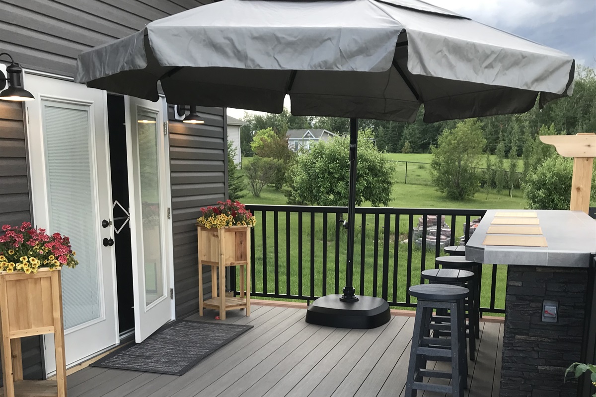 UPPER DECK EATING BAR.