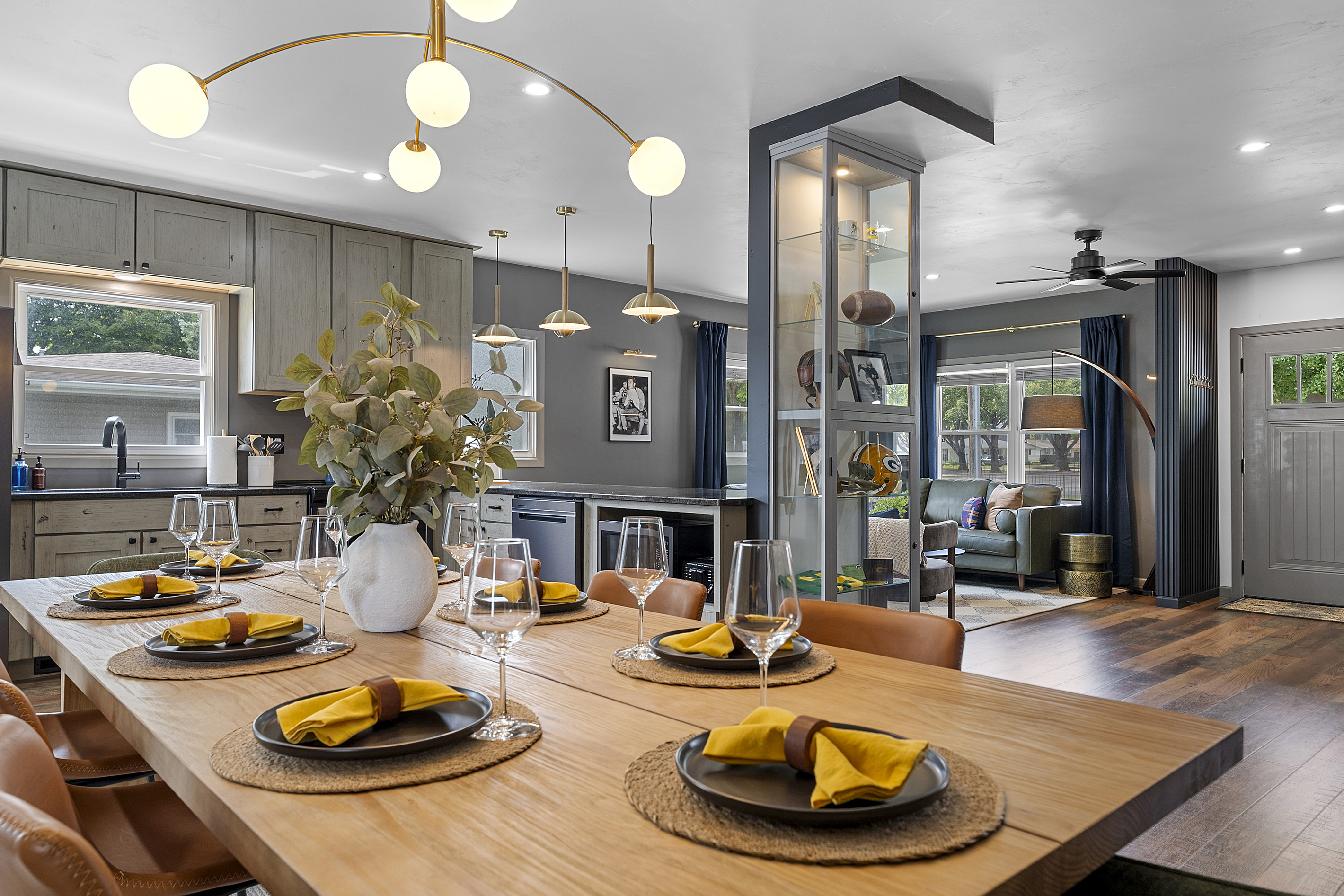 Dining for eight with an open layout that keeps the whole group connected.
