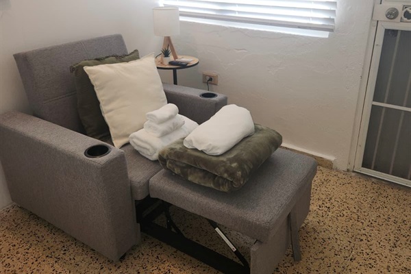 Extra Room with a Twin Bed Recliner