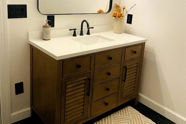 Second Bathroom with Tub/Shower