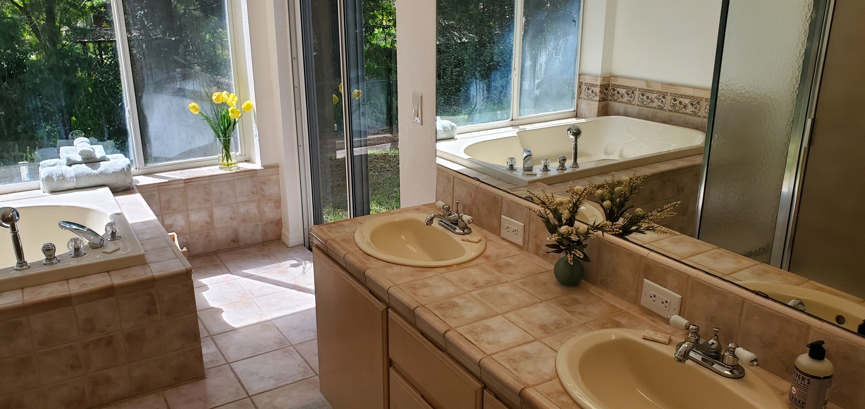 Master Queen full bathroom ensuite