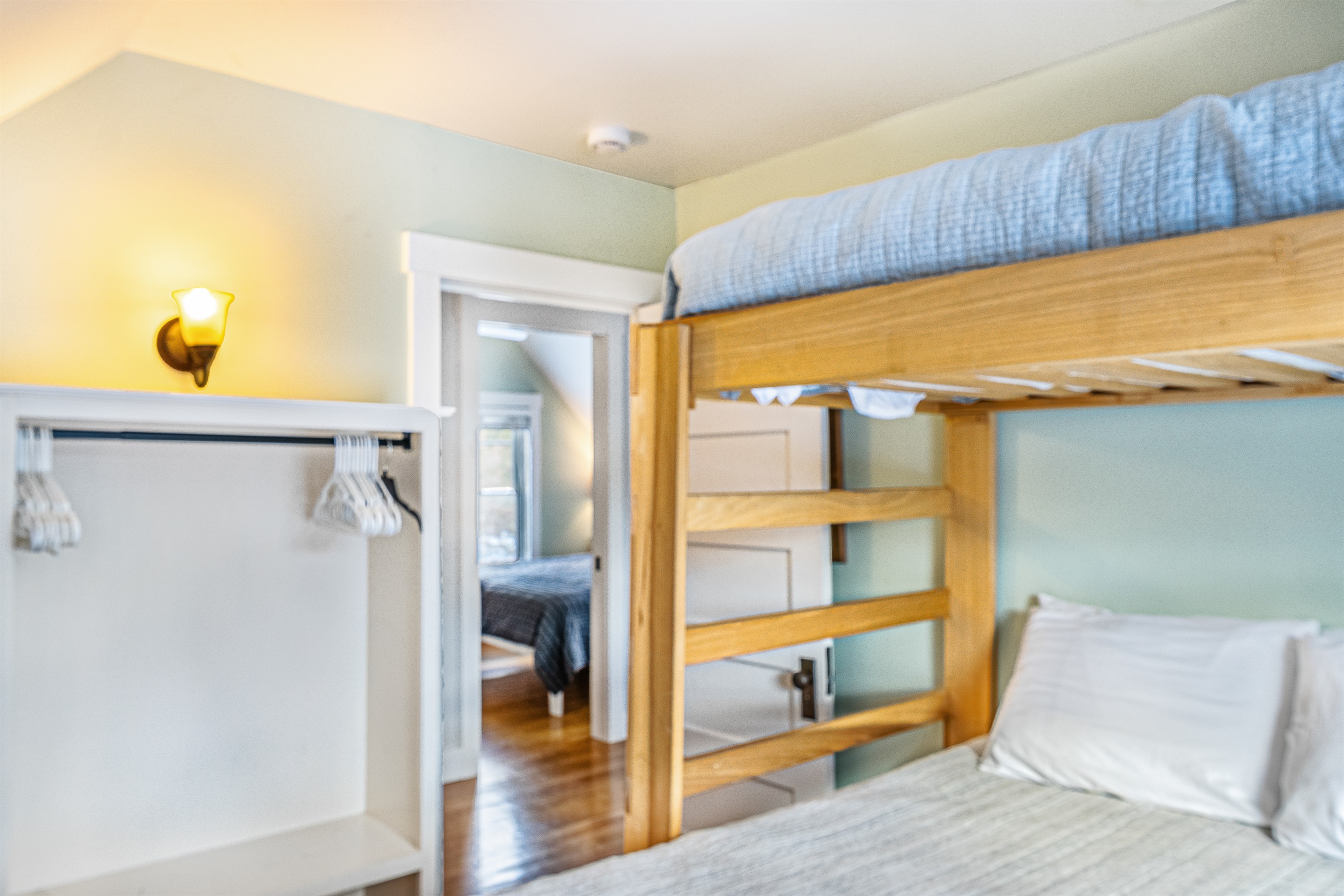 Bedroom - Queen - Twin - Bunk Rails in Master Closet