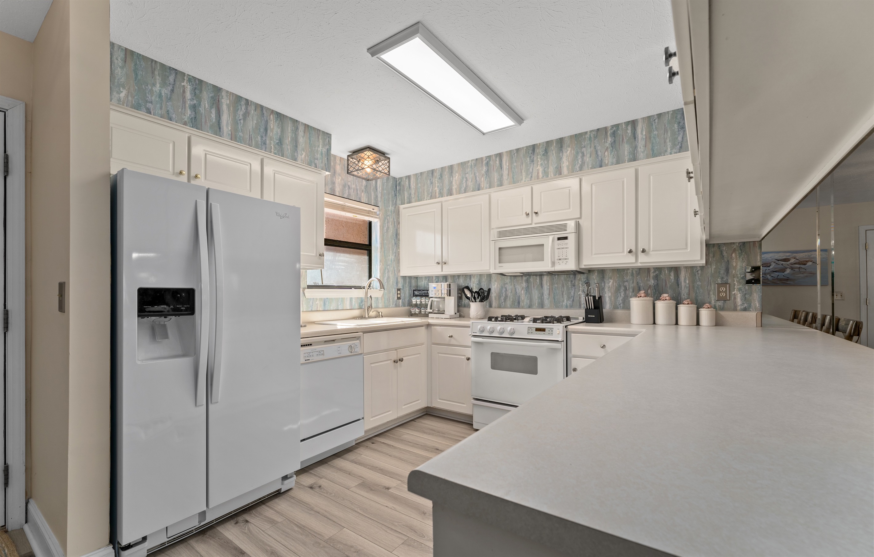 Fully furnished kitchen
