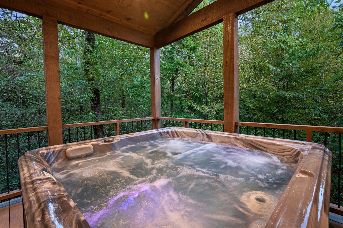 A closer look at the bubbling hot tub makes it easy to imagine soaking here after a day of hiking or exploring Broken Bow.