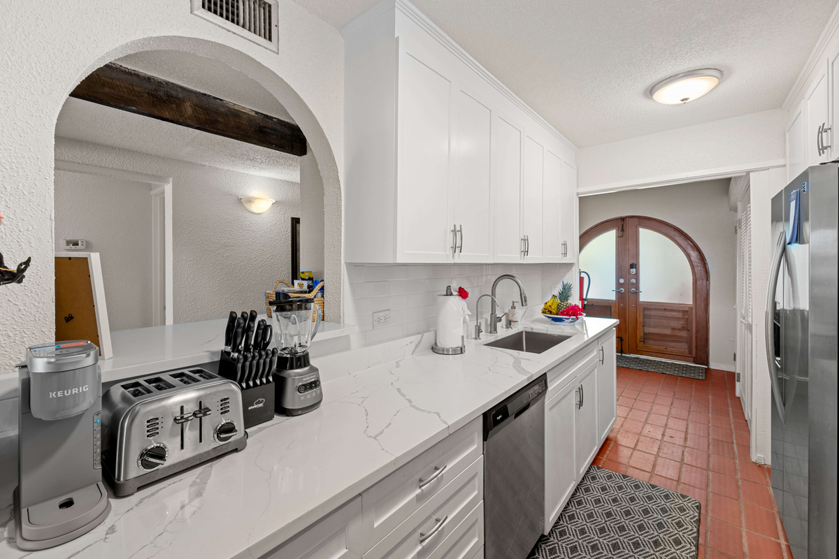 Fully equipped kitchen with everything you need for a comfortable stay.