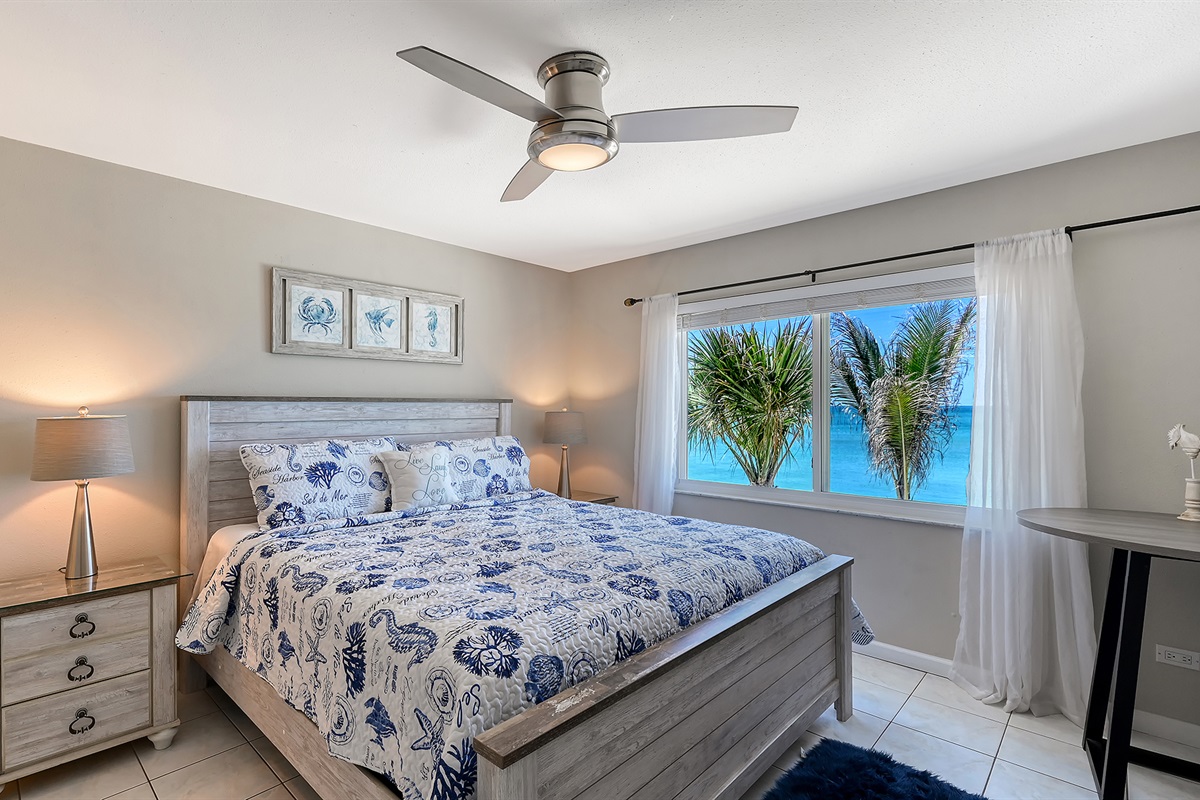 Master bedroom king with Gulf view 