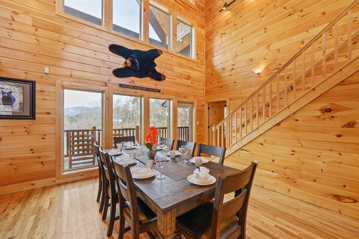 Main level dining area