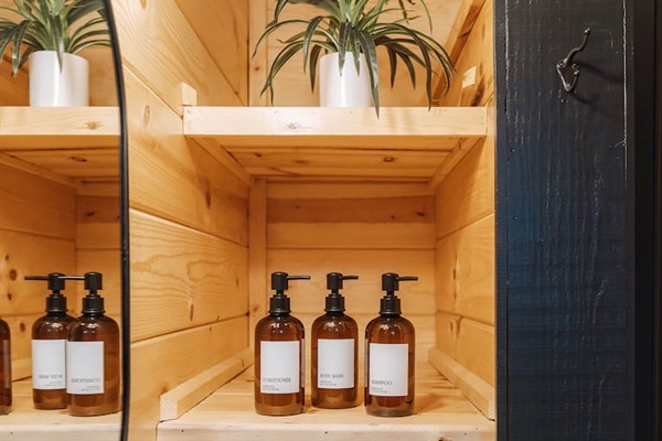 Premium bath essentials in every detail.