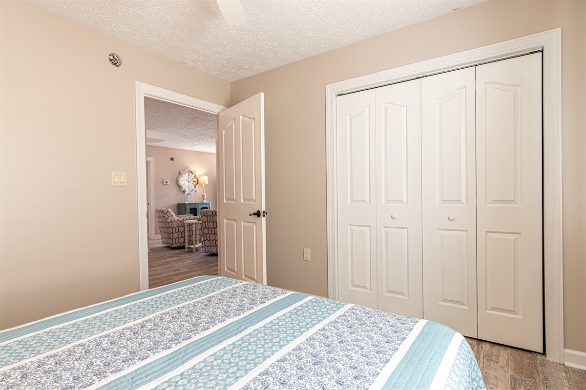 2nd Bedroom w/ Queen