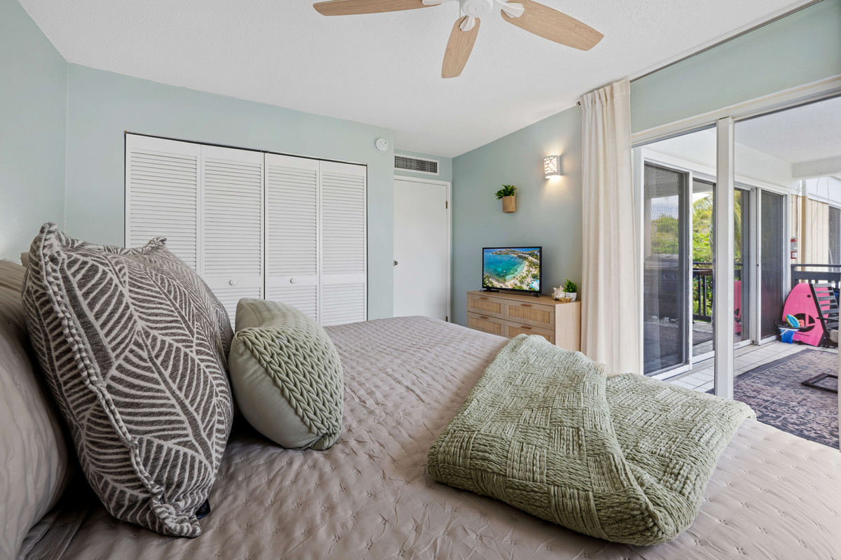 Wake up refreshed in a peaceful bedroom designed for comfort and relaxation.