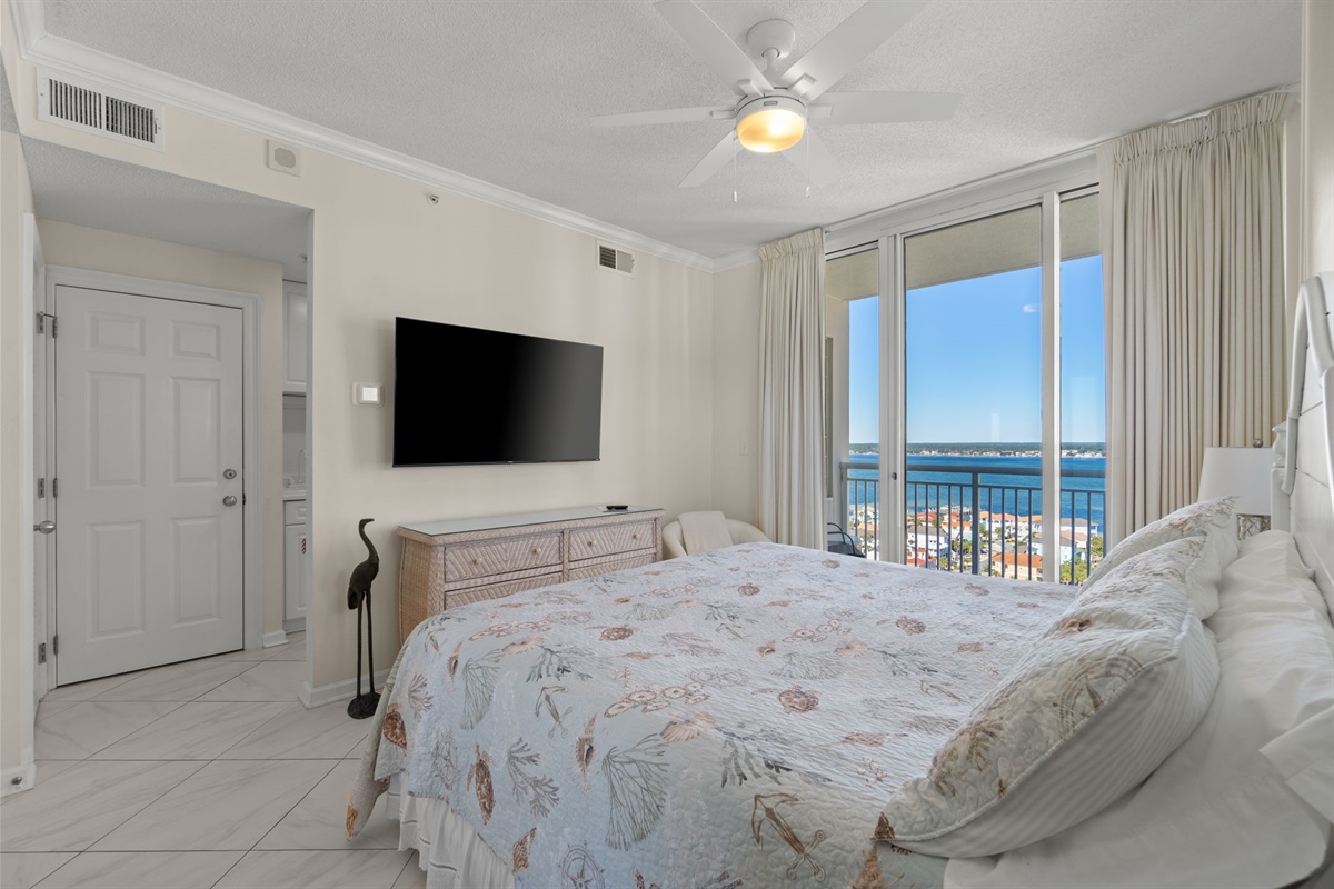 2nd King En-Suite w/ Balcony