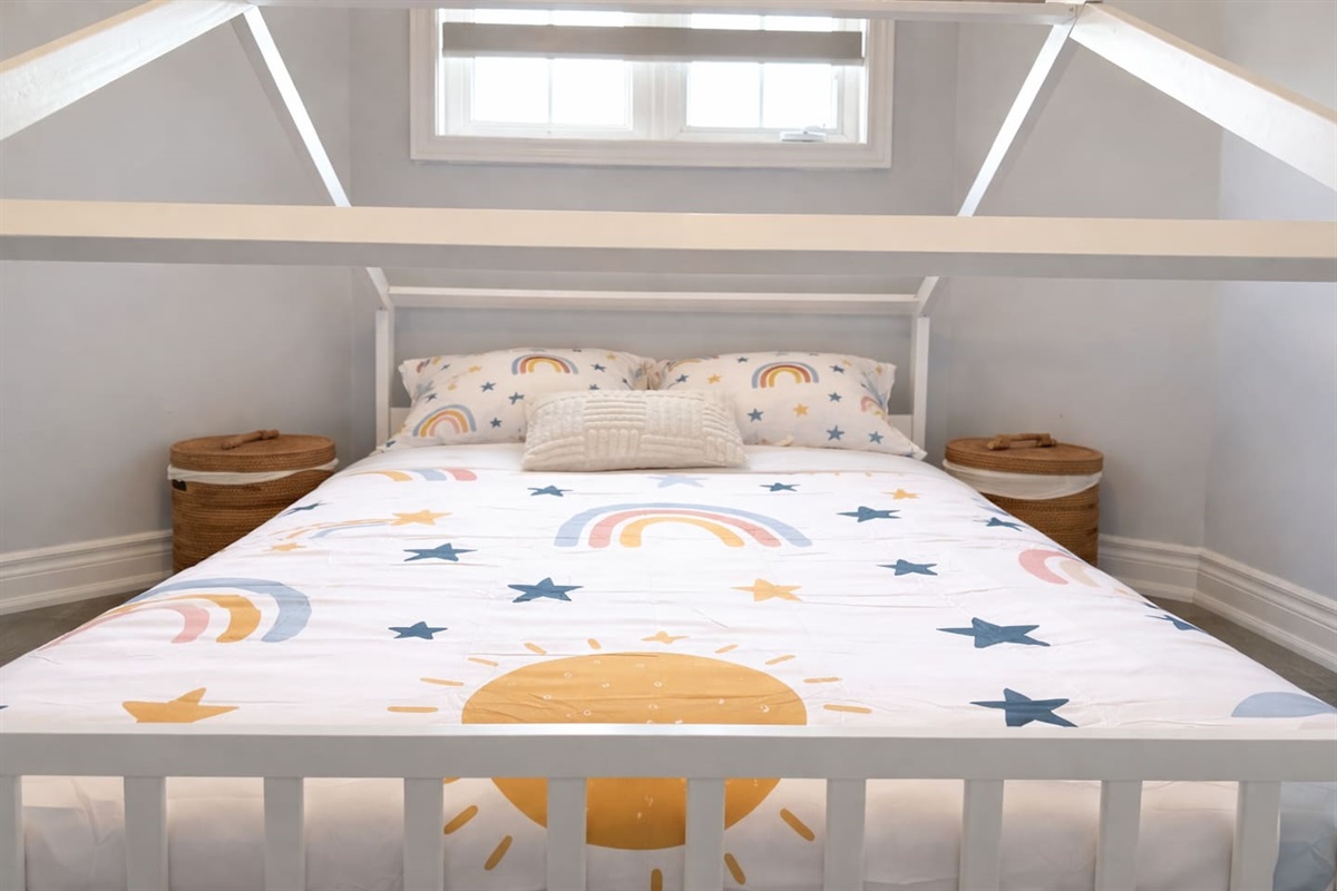 Prince/Princess Room - Full bed with closet