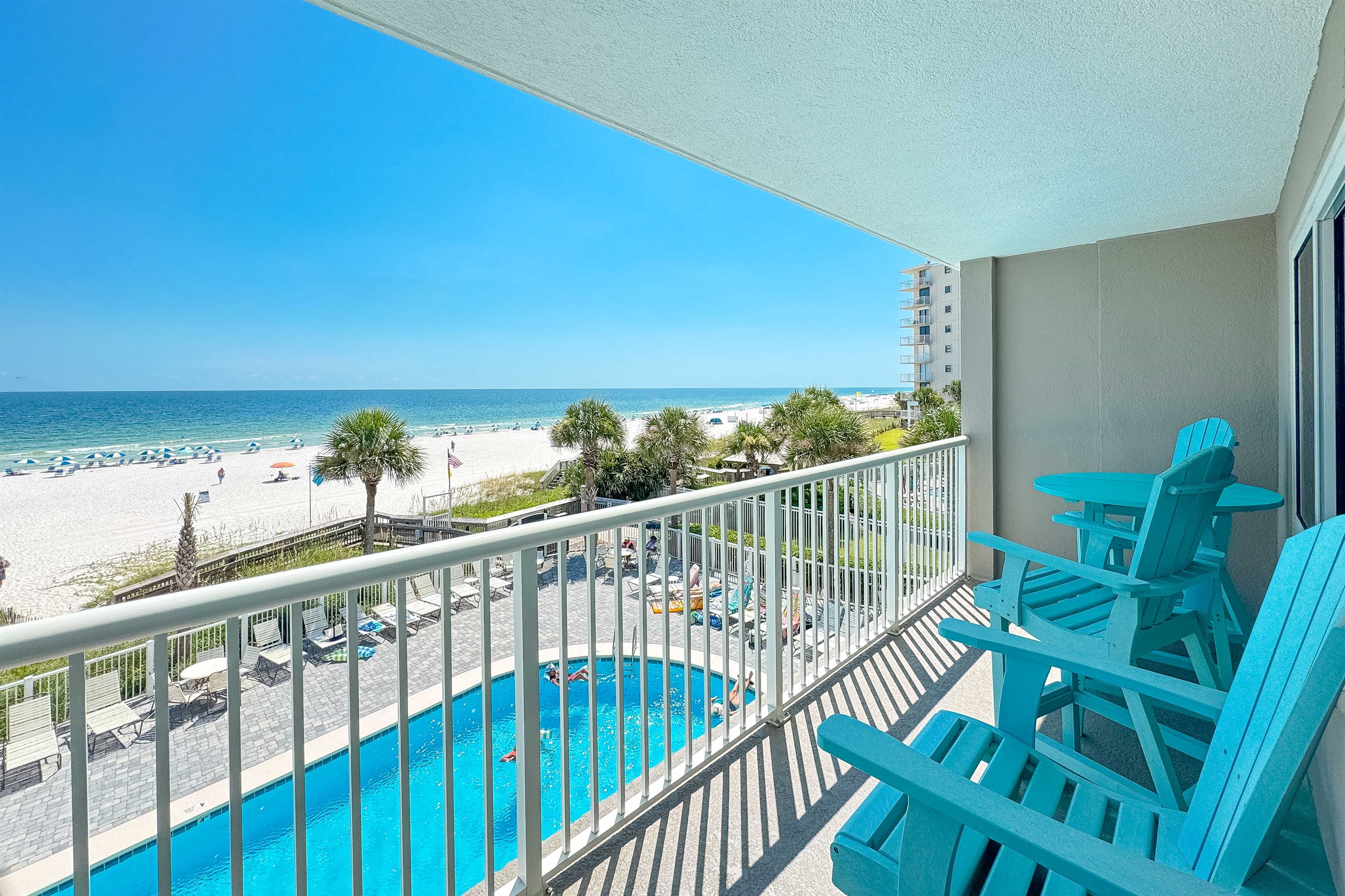 Enjoy your morning coffee or evening cocktails with the mesmerizing ocean as your backdrop.  This balcony is the perfect place to unwind.
