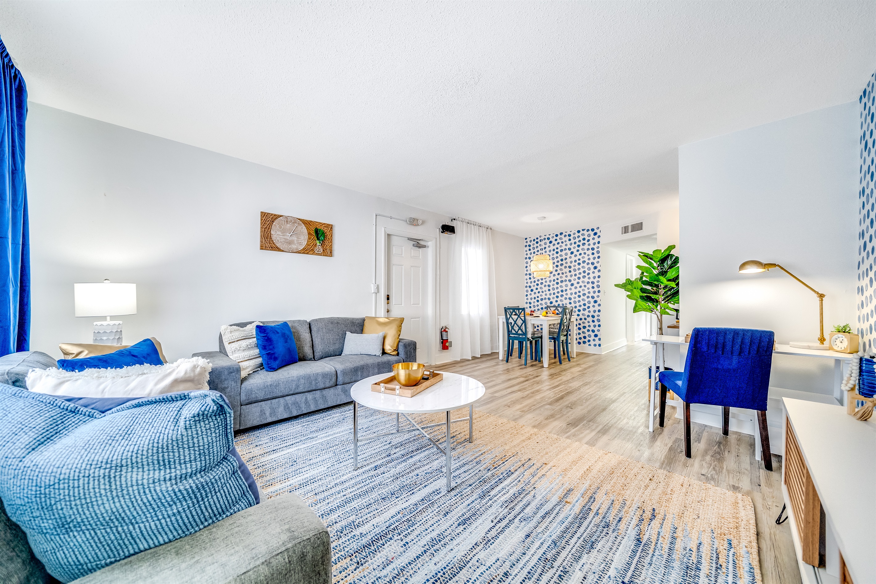Relaxing Ground Floor Canal View – Palm Wave Stays 4