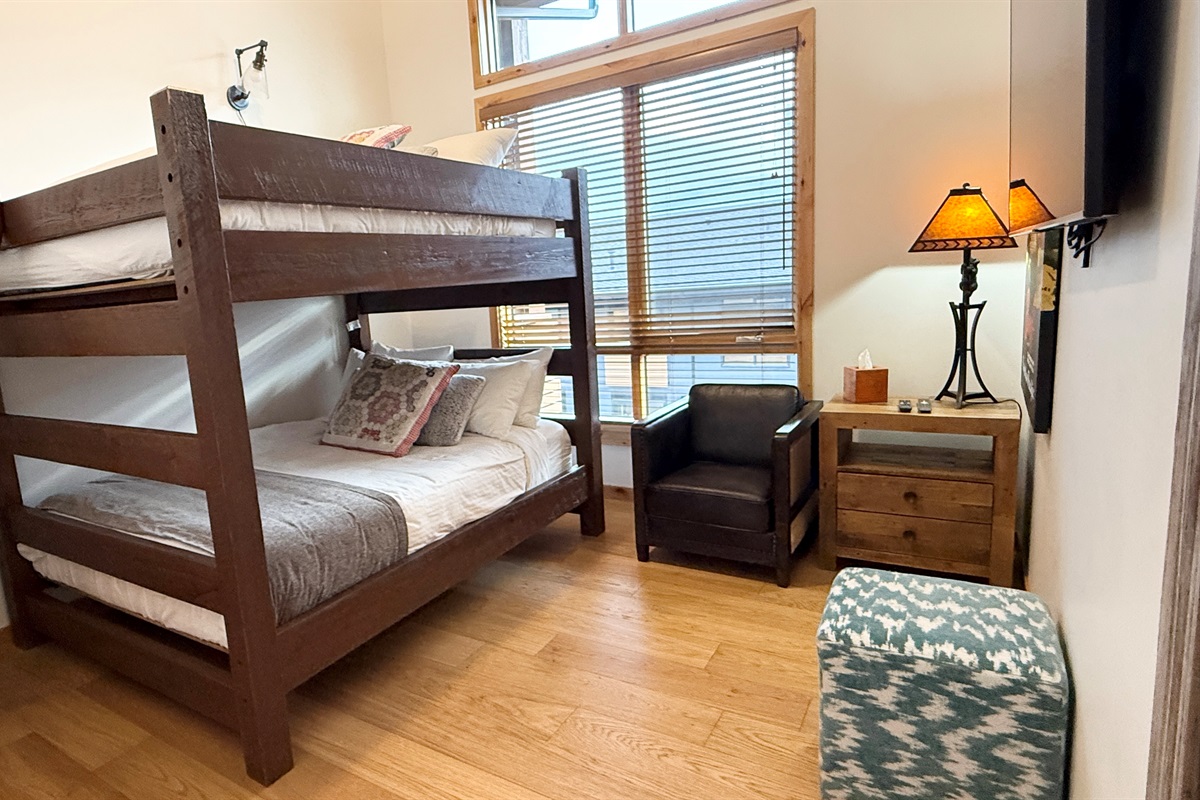 Third Bedroom  - wake up to mountain views!