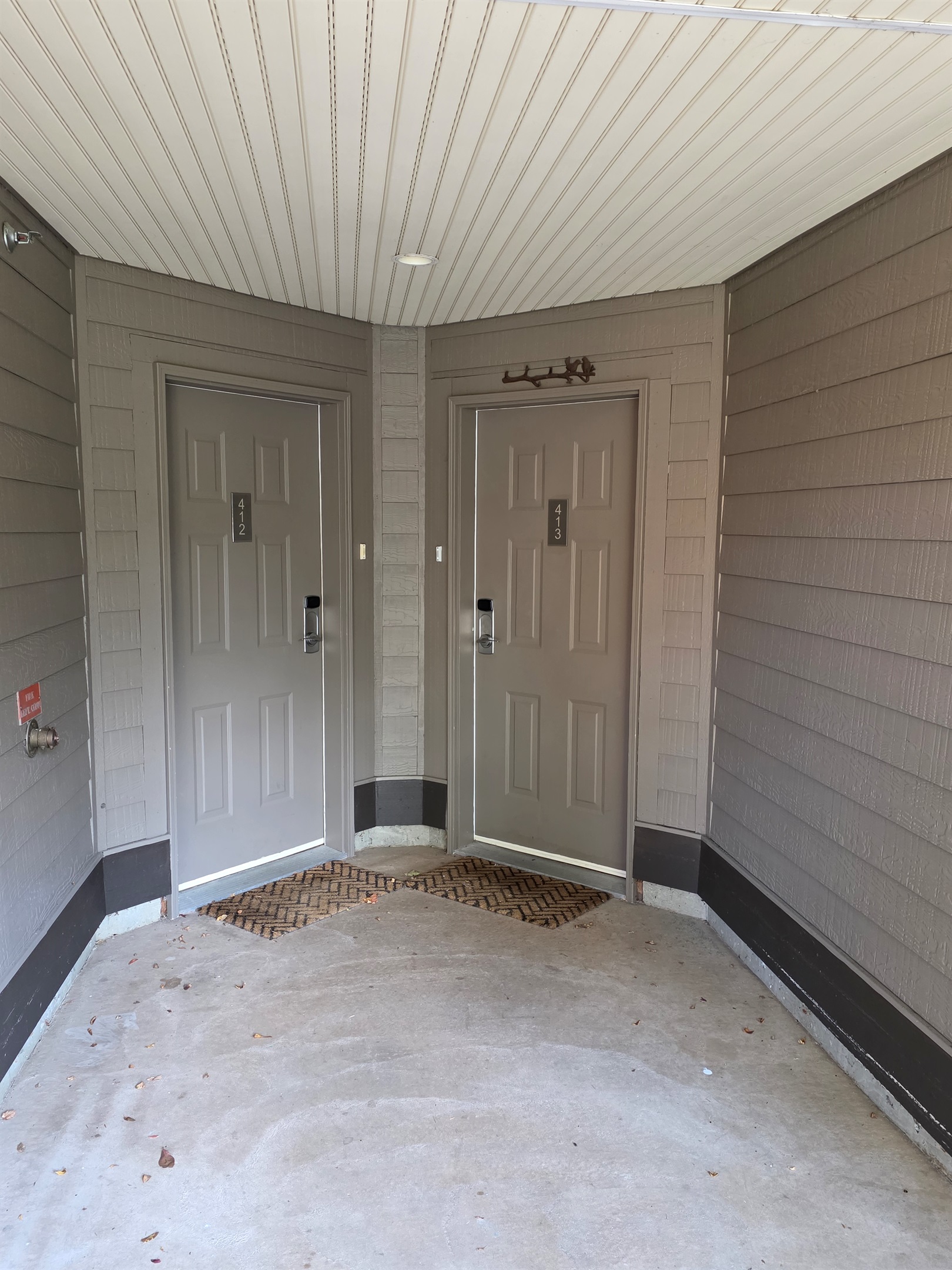 Covered outside entrance to #413, Inside this door there is a large hallway that opens upto Unit A and Unit B.
