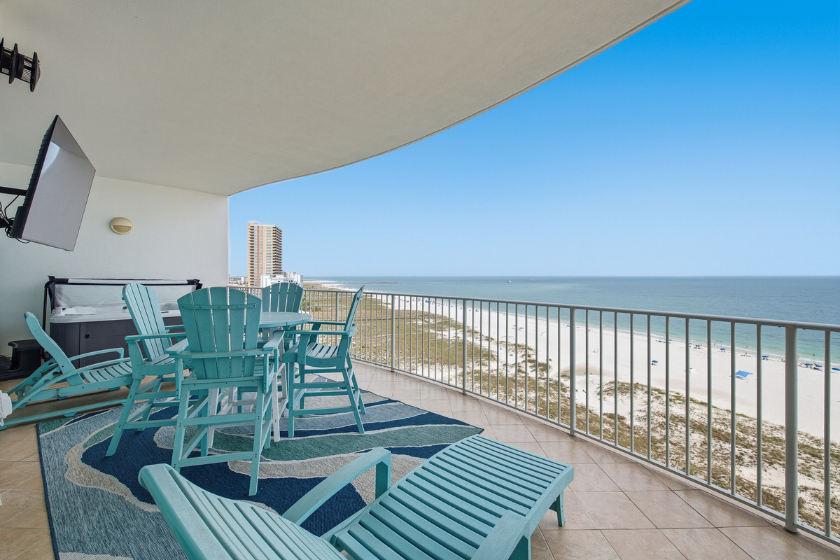 Private balcony with hot tub, grill, TV