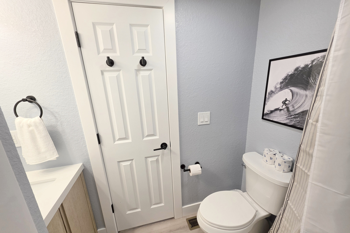 Ensuite to the Hawaii room