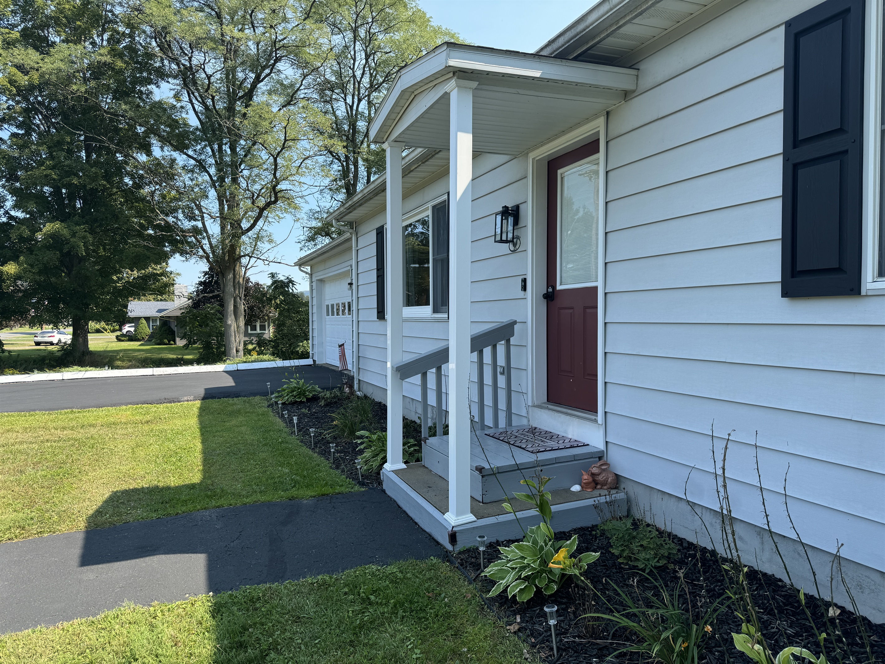 Front entrance at Ruth's Creekside