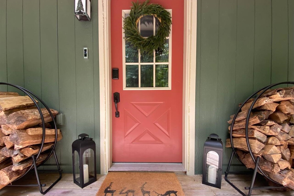 Front Door w/Ring Doorbell