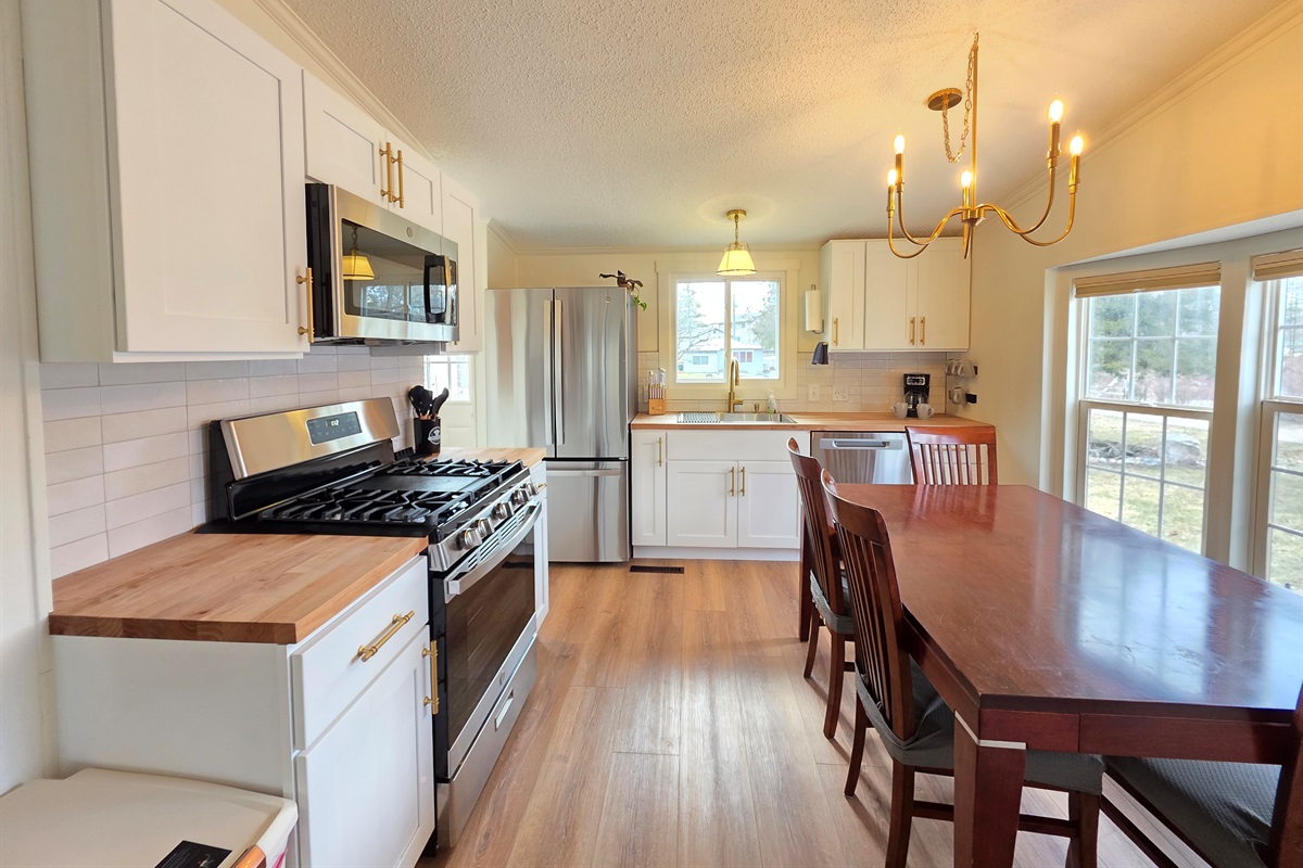 Full Kitchen with stainless steel appliances. 