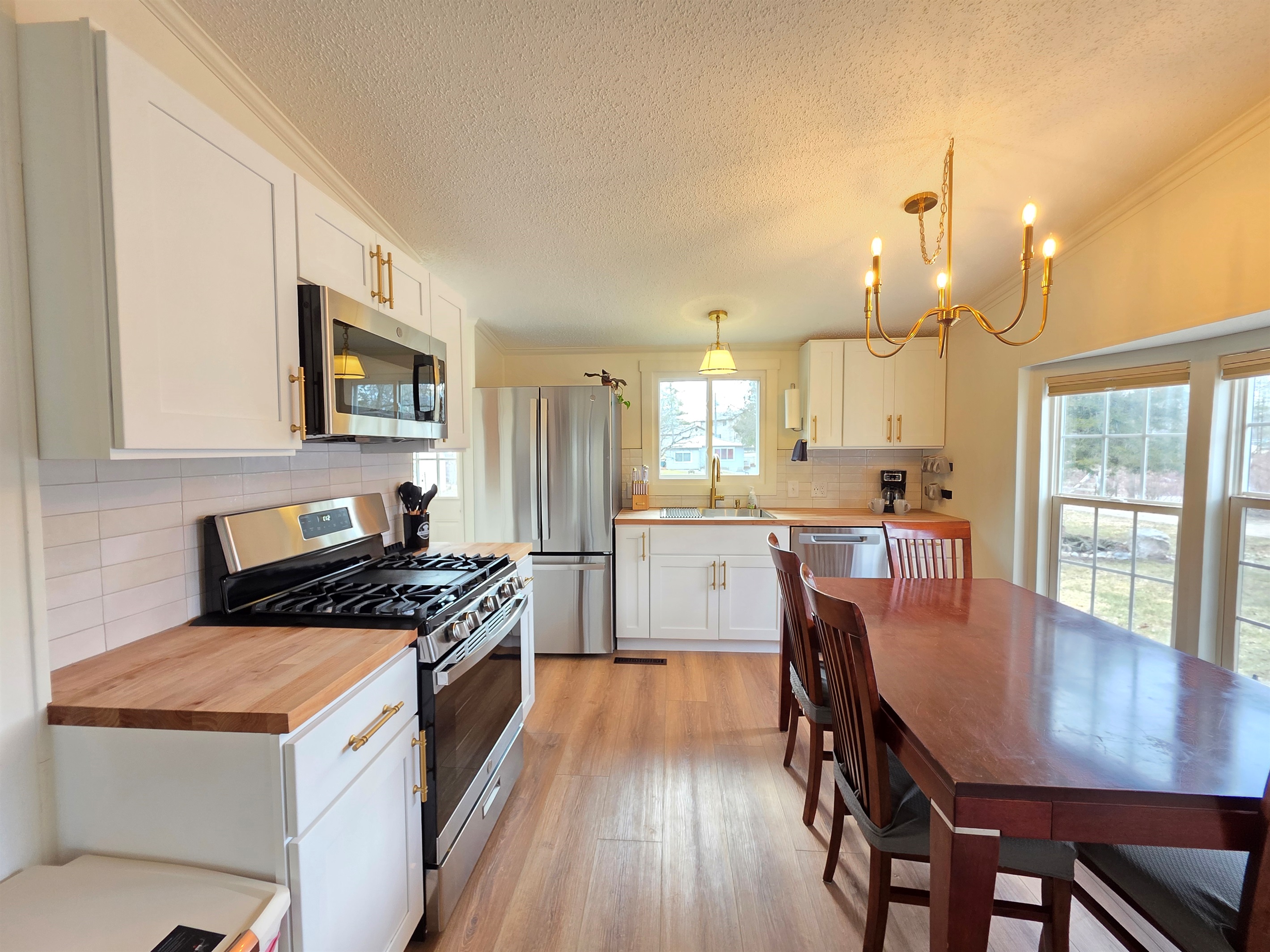 Full Kitchen with stainless steel appliances. 