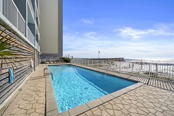 Outdoor pool (seasonally heated)