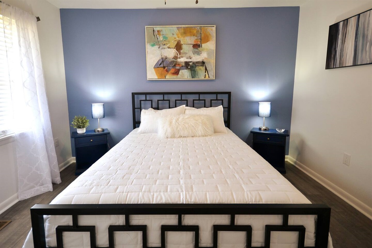 Periwinkle Bedroom Queen Bed
Luxury Mattress and linens