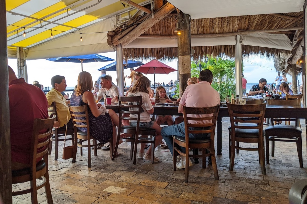 2 minute drive to the Island Fish Company for incredible cuisine, atmosphere, views.
