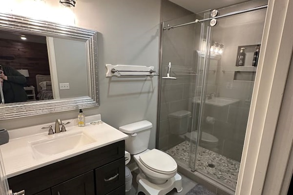 King 2nd level ensuite bathroom