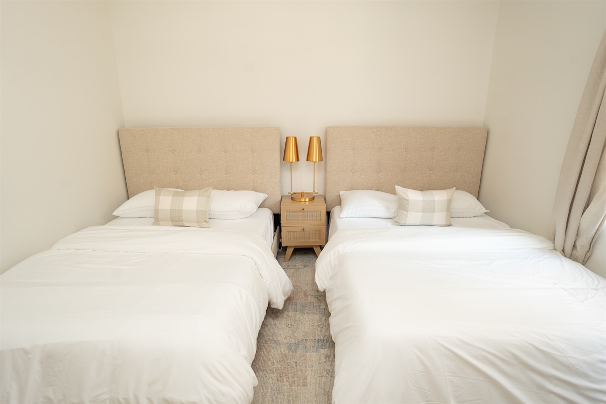 Comeback Downstairs Bedroom w/ Two Doubles