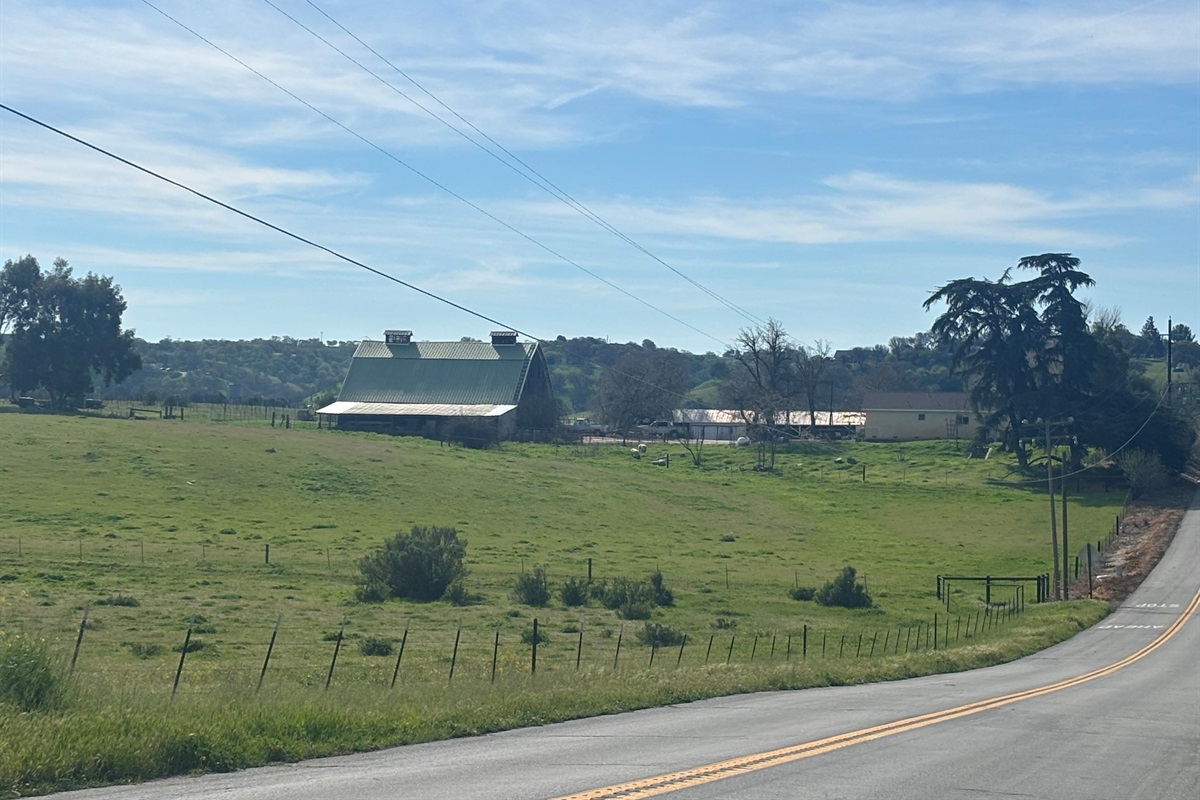 Enjoy a peaceful rural setting on your way to Serenity Vista Retreat.