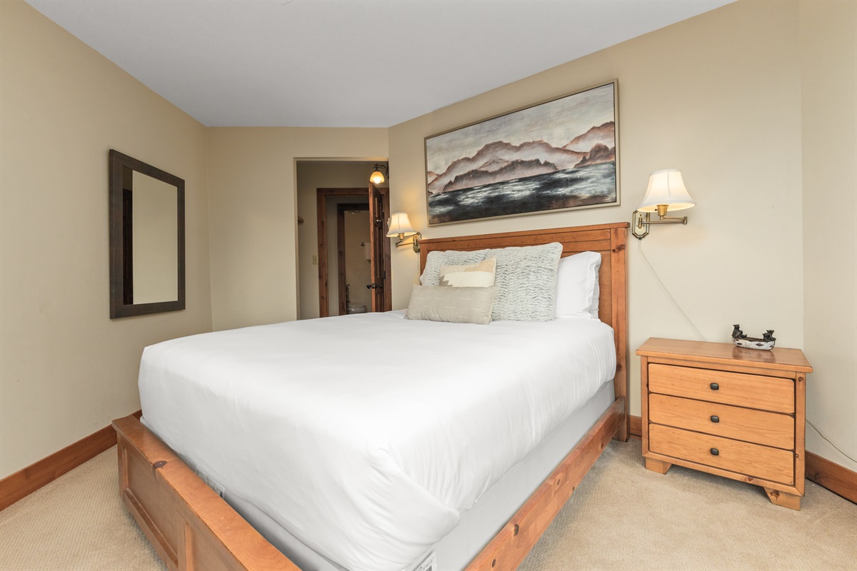 Bedroom 2 | Queen Bed