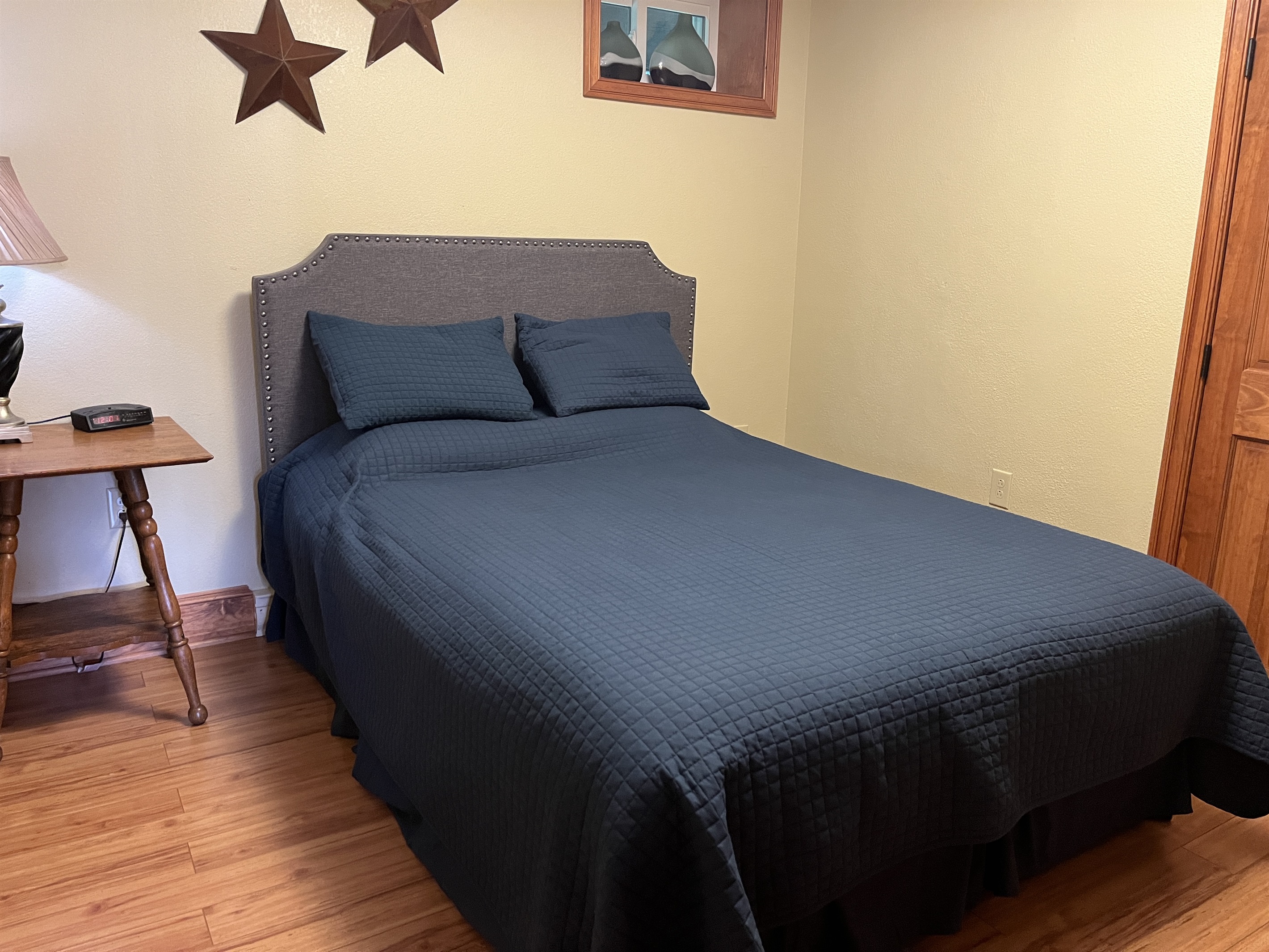 1st floor Queen bedroom