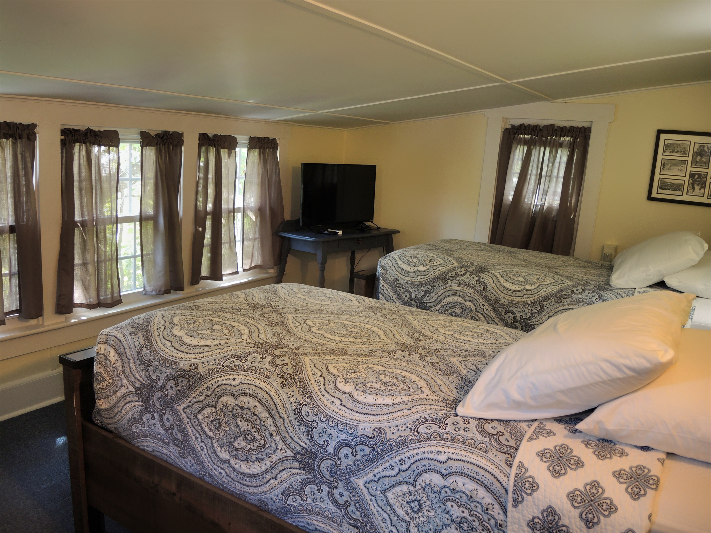 2nd Floor - Twin beds bedroom #5