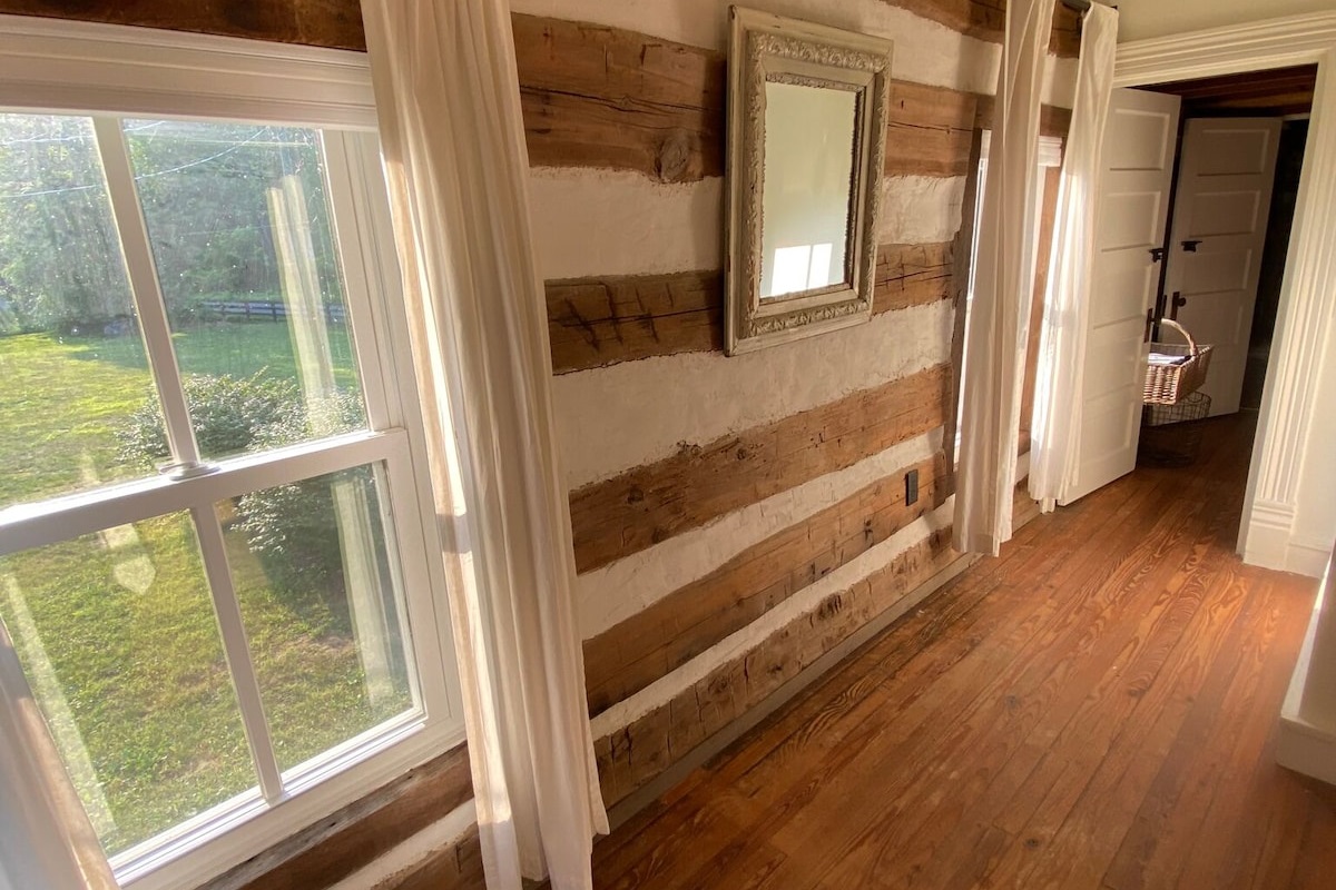 Second bedroom, mountain views.