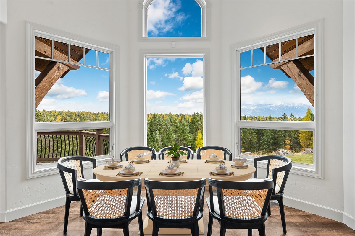 Kitchen table overlooking more breathtaking views.