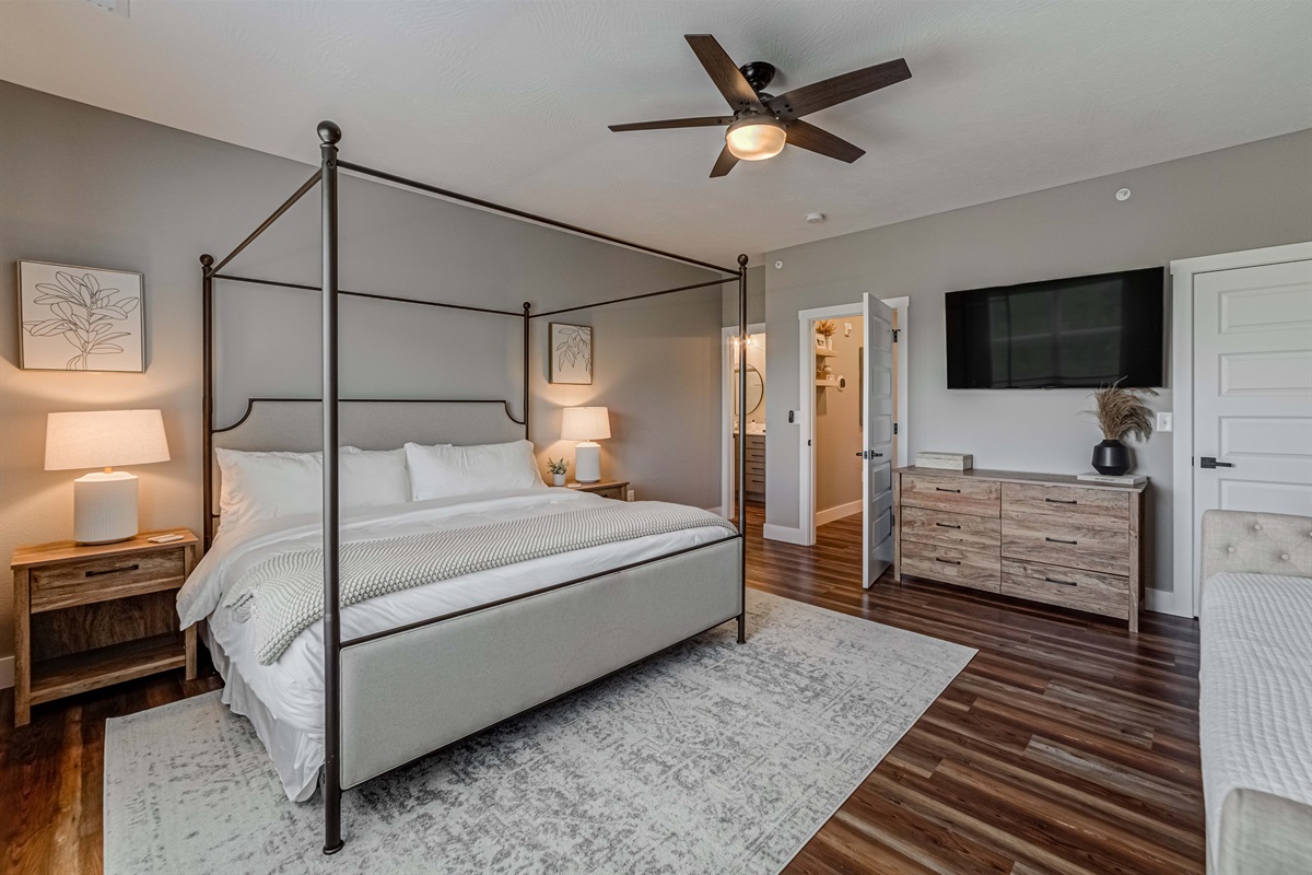 Upper level King #3 with daybed and trundle and ensuite bathroom