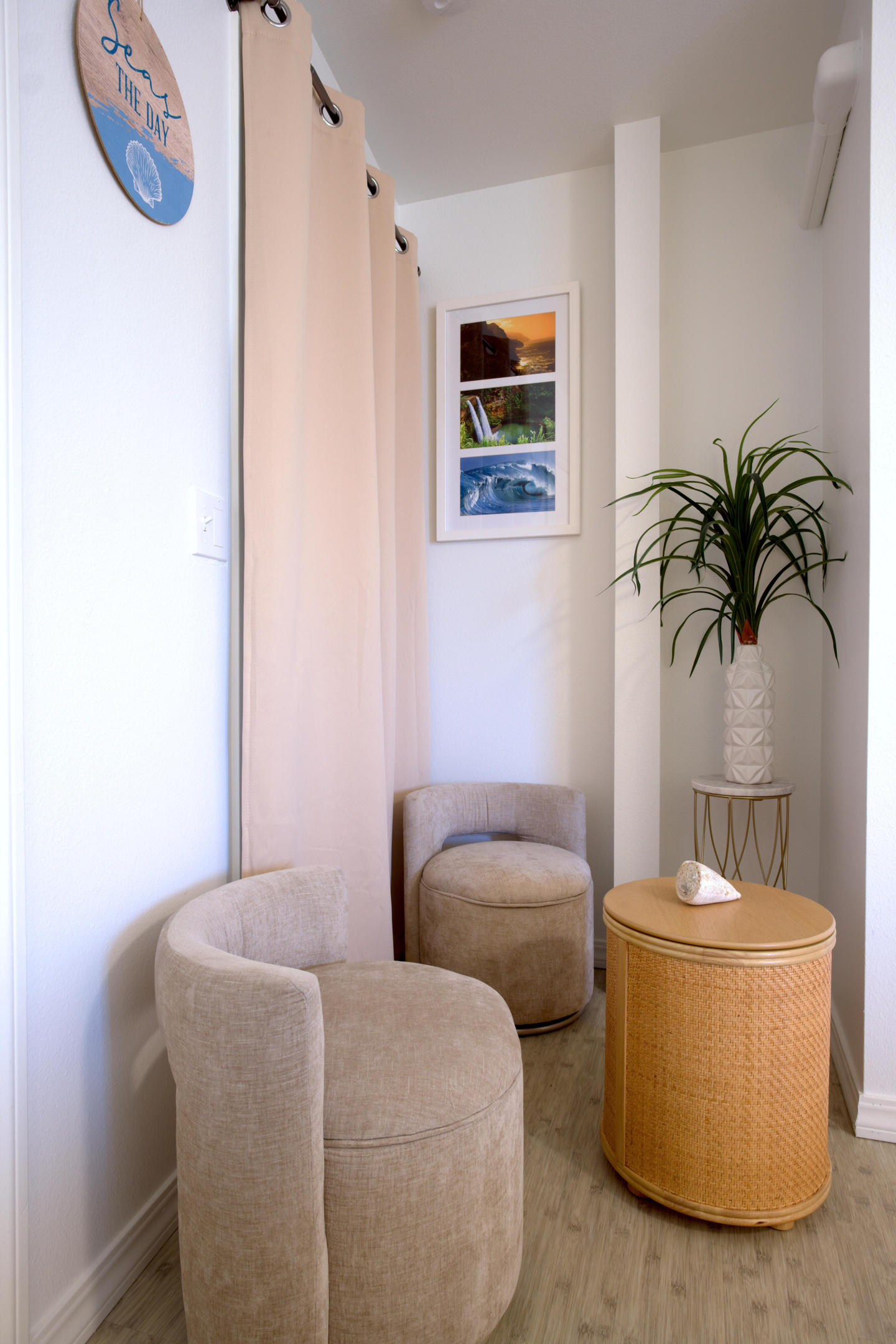 Siting area to enjoy your coffee and meals