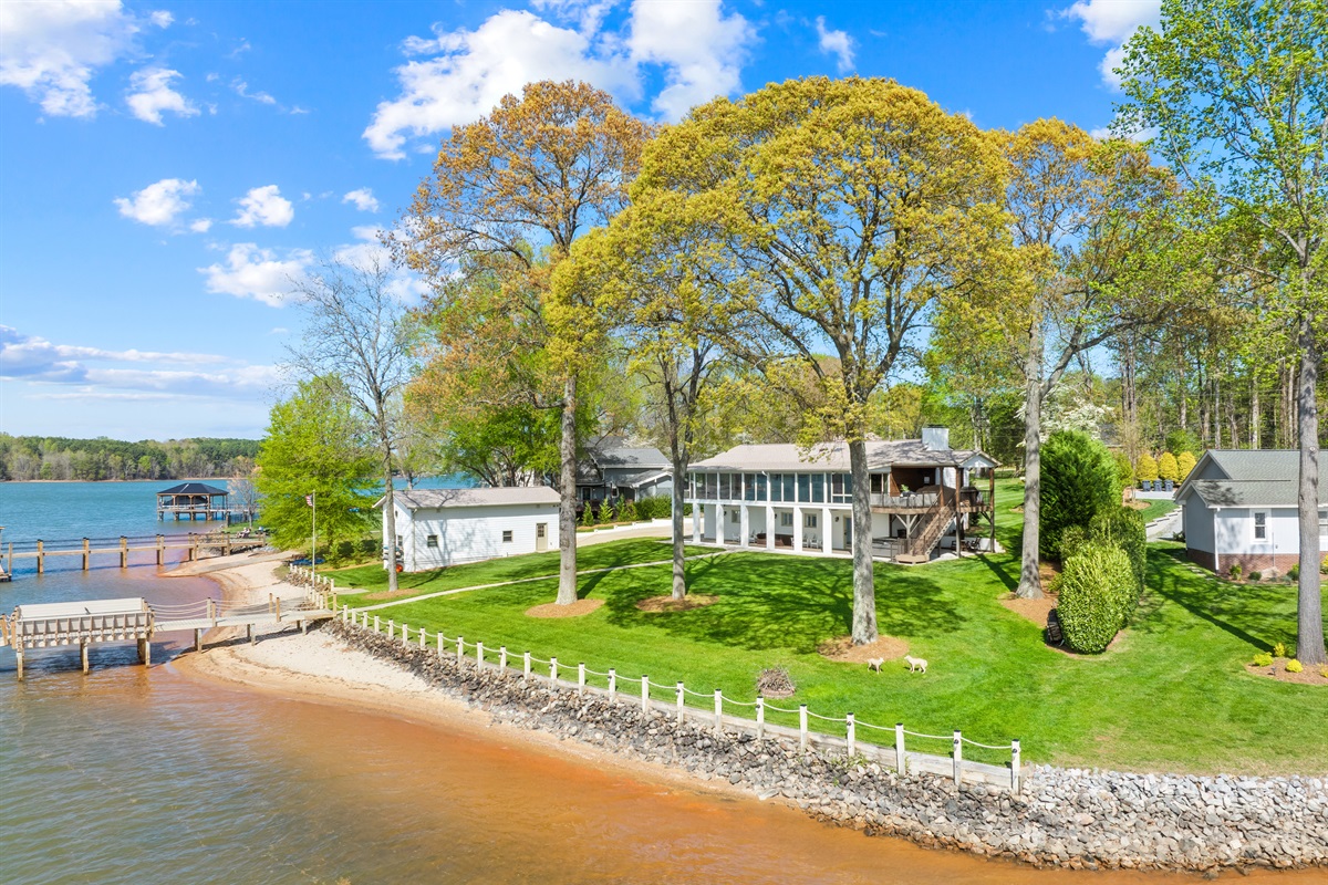 Escape to the relaxing lake life. 