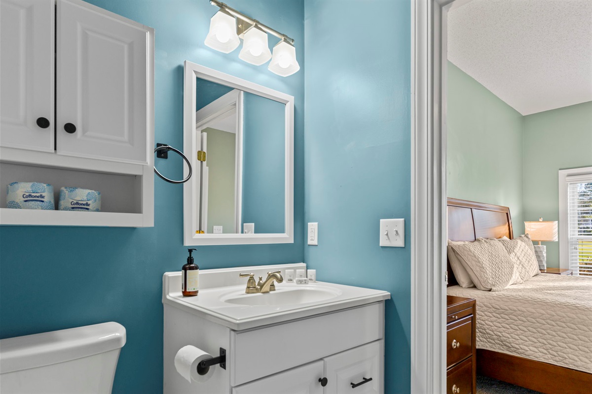 Main bathroom ensuite