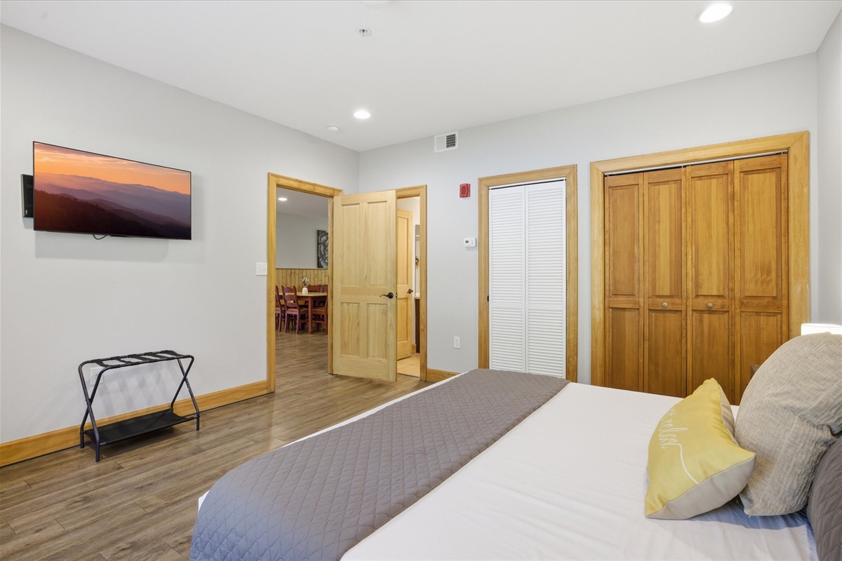 From this angle, the king suite feels even more inviting, offering a quiet retreat to sit back and catch up on your favorite shows with soft tones and a layout that makes it easy to relax at your own pace.