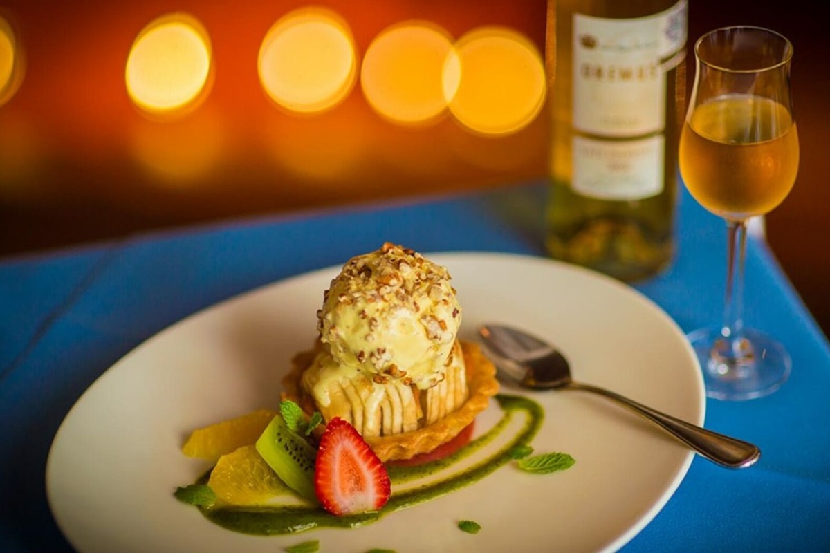 Dining at Playa Grande, Vacation Travel Exclusives