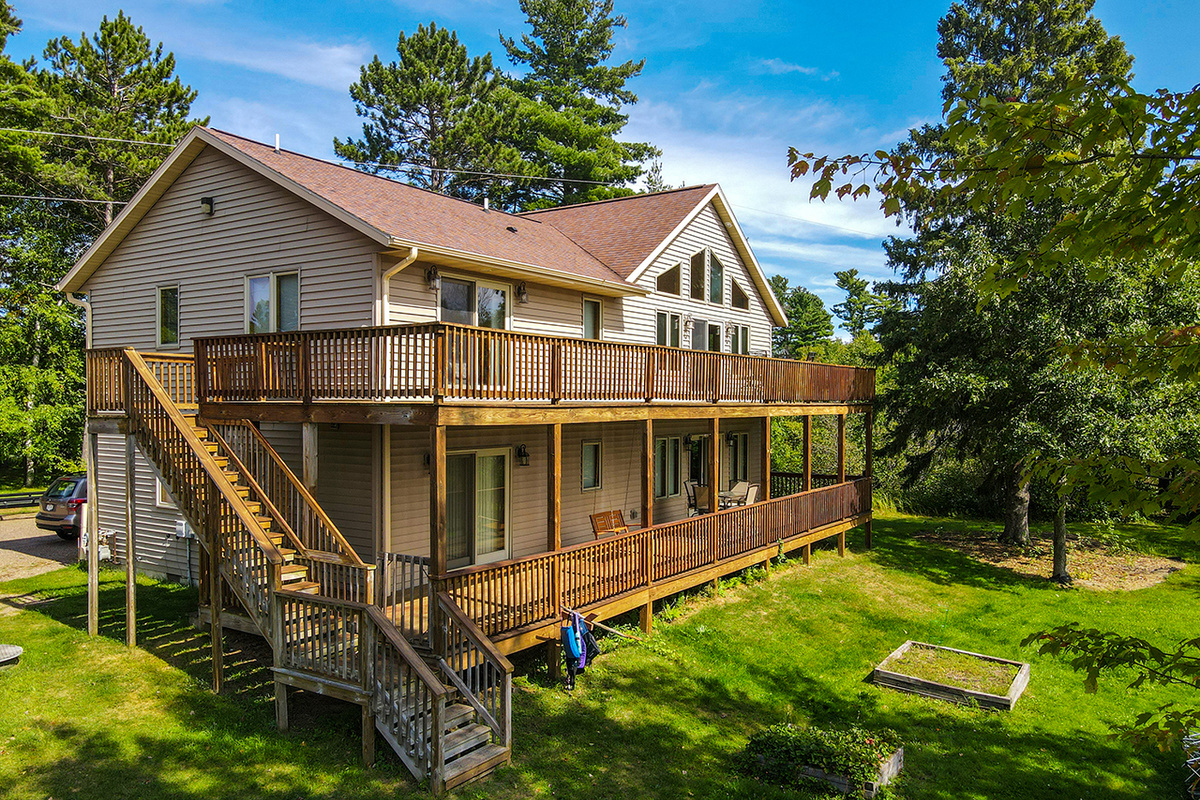 Exterior - Back Deck & Stairs