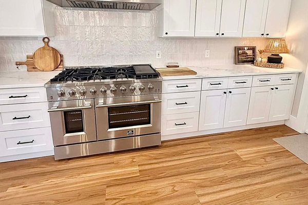 Top of the line appliances - 6 burner stove and double oven