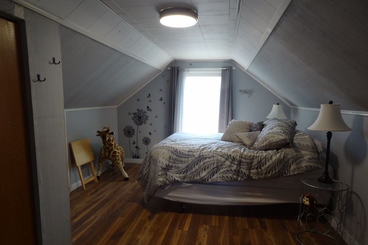 3rd bedroom upstairs with queen bed